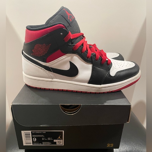 Nike AirJordan 1 Mid Size 9 Red Black White - Picture 1 of 11
